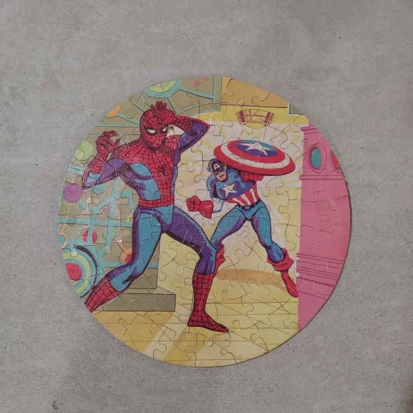 Vintage Spiderman round puzzle - Picture 5 of 5